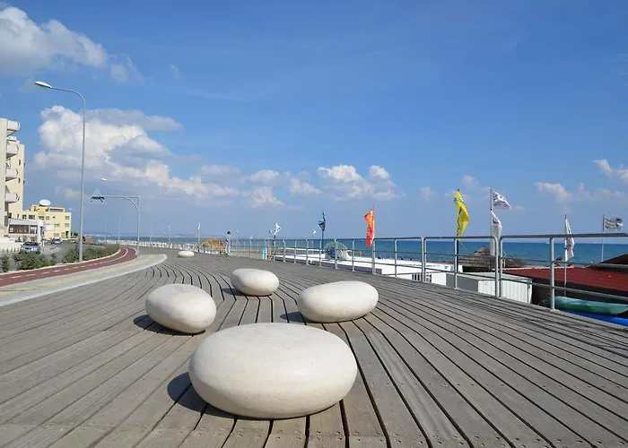 Mackenzie Blu * Larnaca